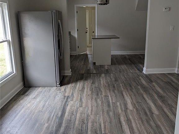 5th image of 1035 Fair St SW