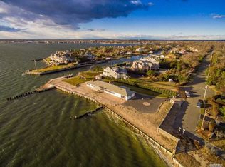 214 E Bayberry Rd, Islip, NY 11751