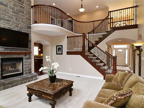 5th image of 7621 Black Walnut Dr