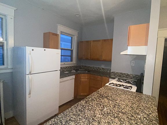 3rd image of 823 Myrtle Ave #2