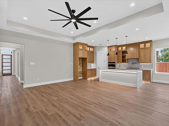 5th image of 118 Emma St