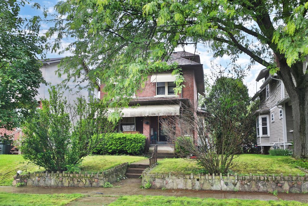 Real estate listing image