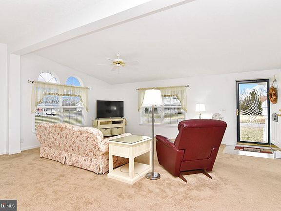4th image of 6 Dove Knoll Dr