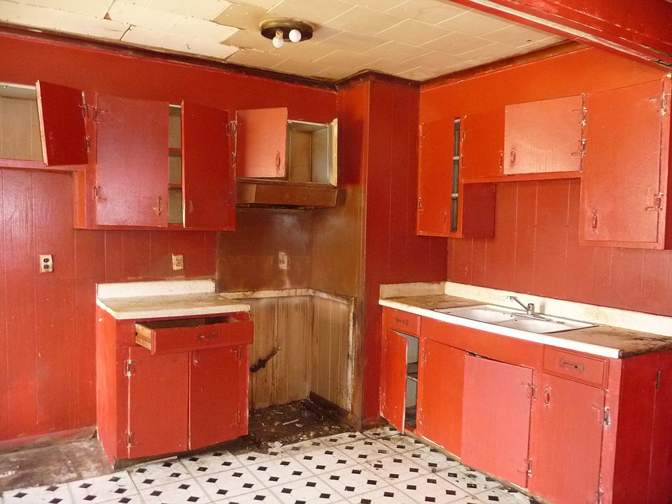 2nd image of 718 Jackson St