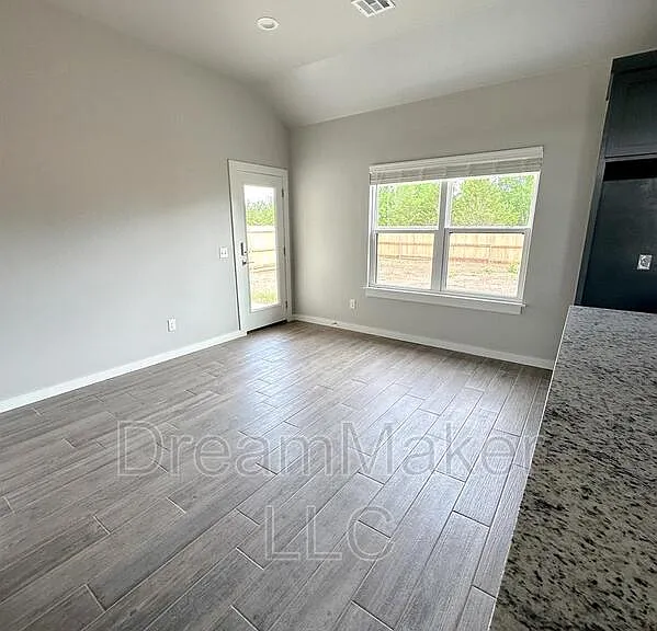 5329 E Maple Rd — Photo 15