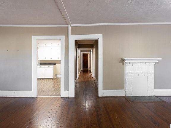 5th image of 105 Church Ave NE