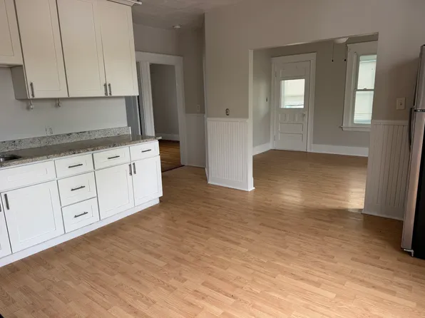 79 Hebert Ave Floor 2, Woonsocket, RI 02895