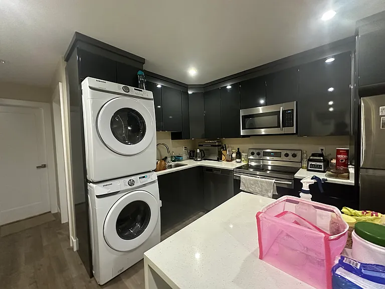 1740 Howard Ave — Photo 16