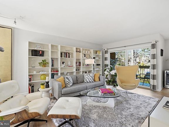 4th image of 11025 Saffold Way