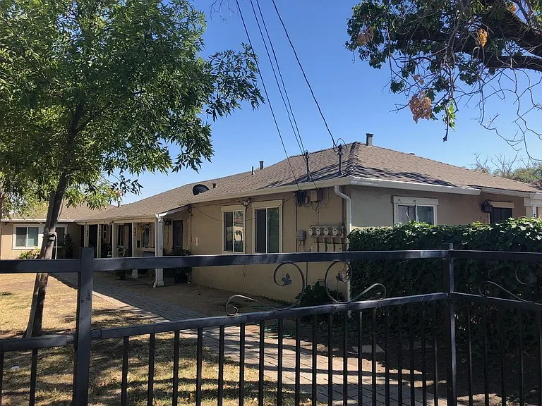 54 Alturas Ave #C — Photo 1