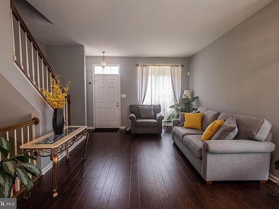 4th image of 16167 Taconic Cir