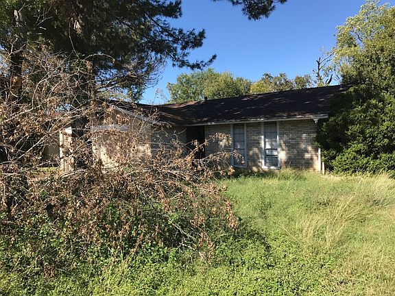 3rd image of 810 Cactus Dr