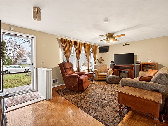 4th image of 19 Gannett Rd