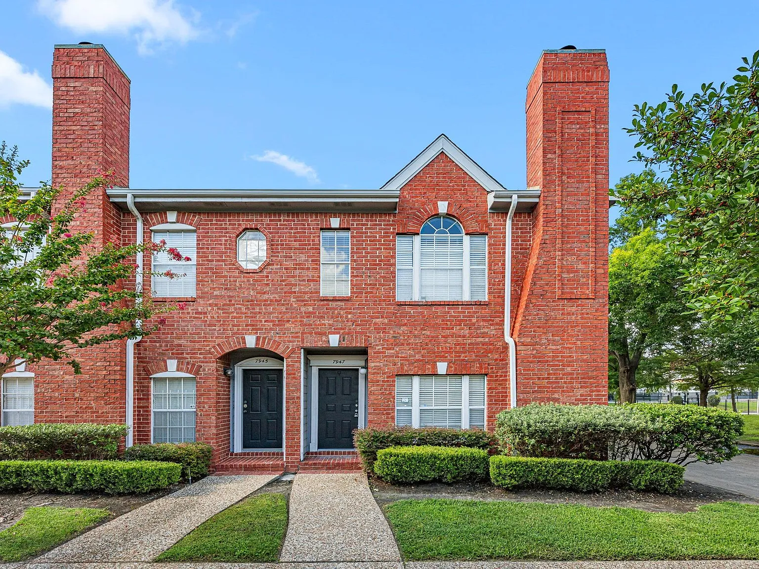 2 bed, 2.5 bath, 1386 sqft, $1,895 — Photo 1