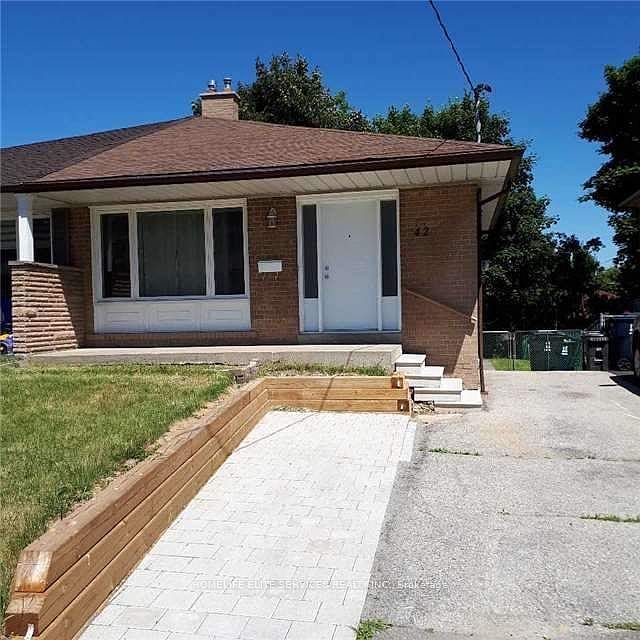 1st image of 42 Pender Cres
