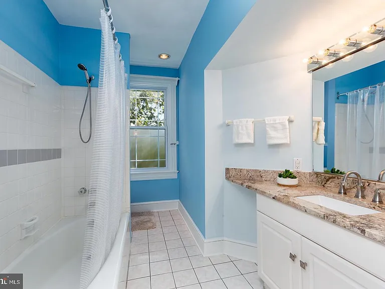 4457 Macarthur Blvd NW — Photo 27