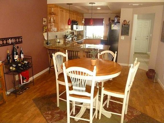 Dining & Kitchen Area