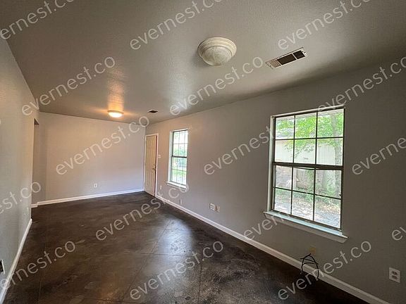5th image of 816 W 35th St Unit B