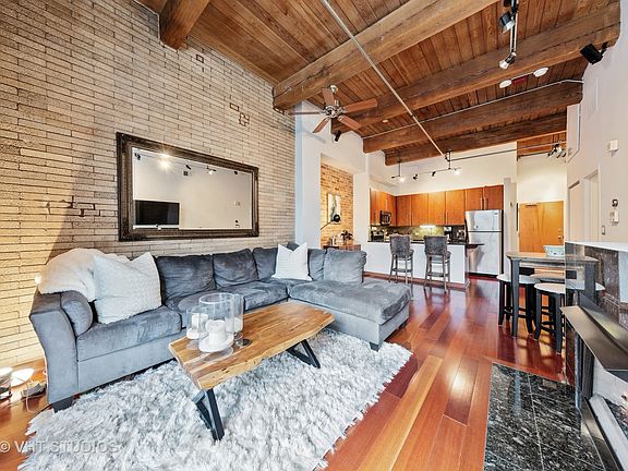 4th image of 300 W Grand Ave APT 205