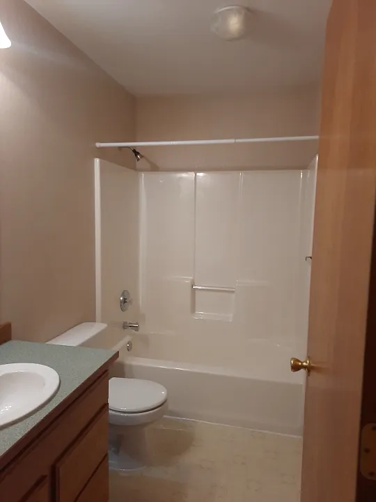 2 bed, 910 sqft, $1,900 — Photo 3