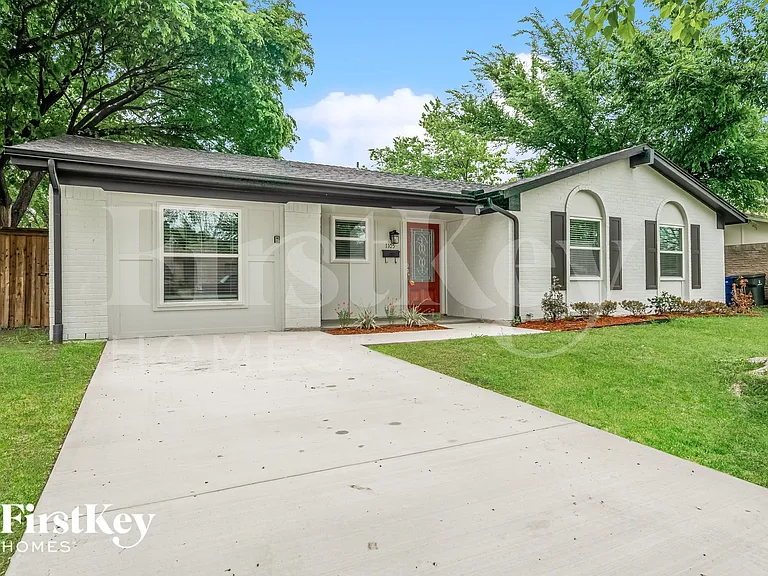 1105 Quebec Dr — Photo 1