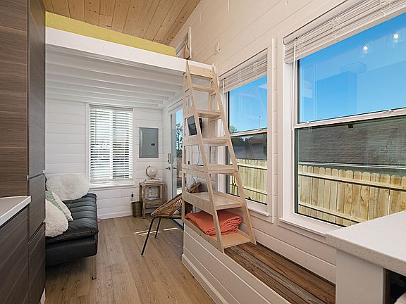 4th image of 2433 Bella Vista Dr #A