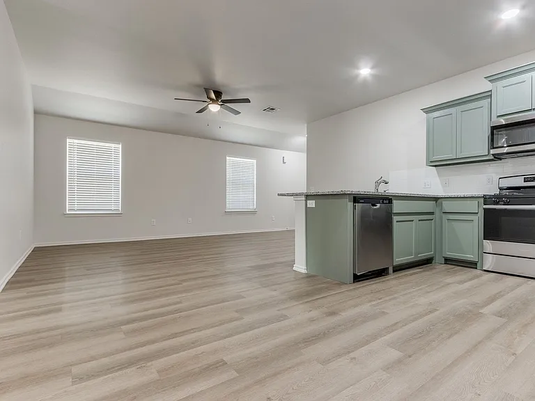 1541 Pavy Pkwy — Photo 7