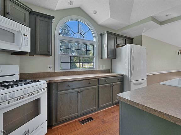 2nd image of 1025 Iowa Ave