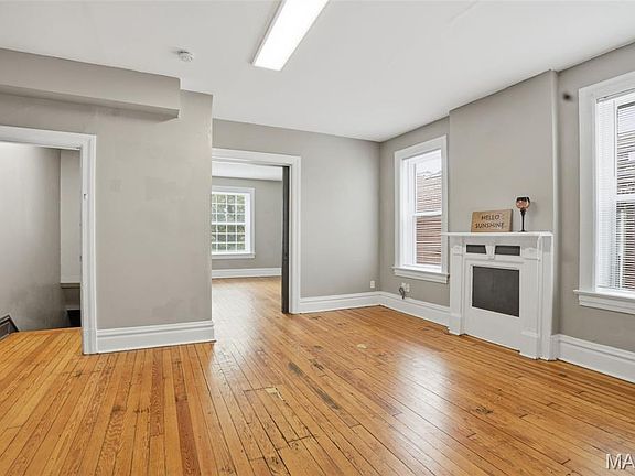 3rd image of 3847 Blaine Ave