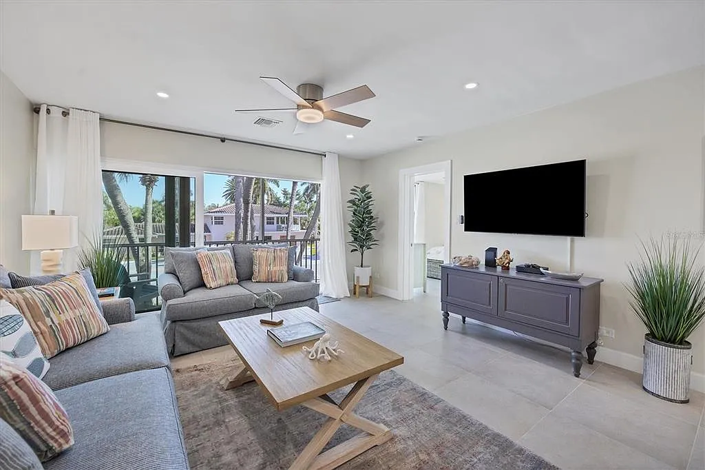 2 bed, 2.0 bath, 1034 sqft, $6,500 — Photo 4