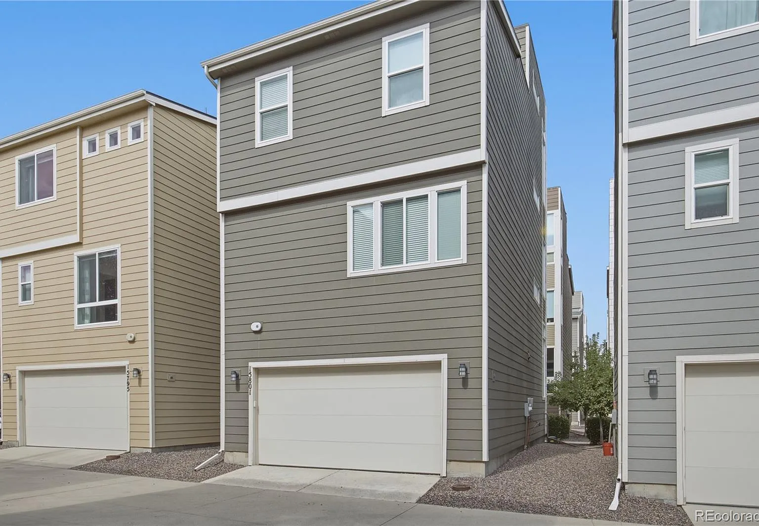 3 bed, 2.5 bath, 1722 sqft, $2,690 — Photo 4