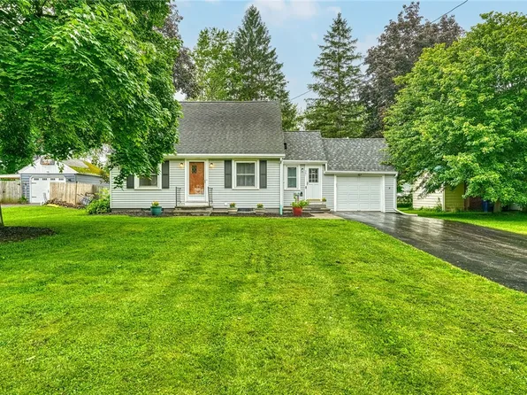 361 Birdsall Pkwy, Palmyra, NY 14522