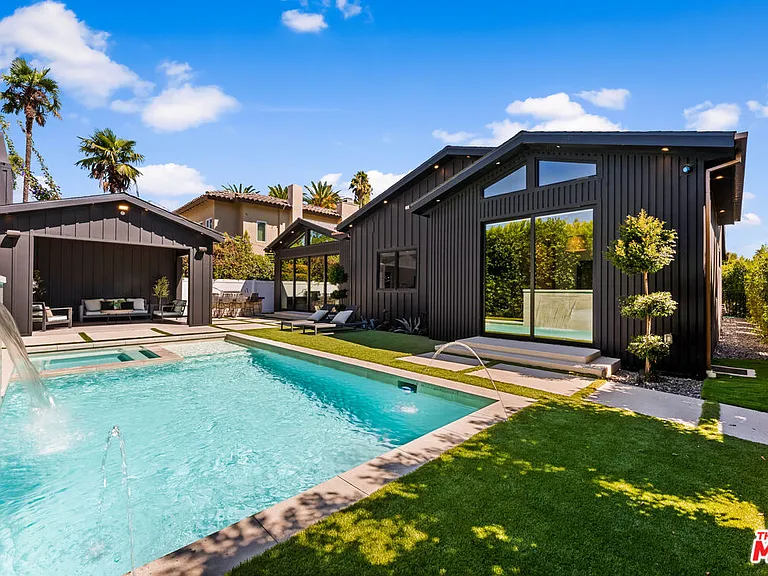 13463 Chandler Blvd — Photo 33