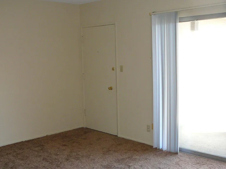 11854 Manor Dr — Photo 7