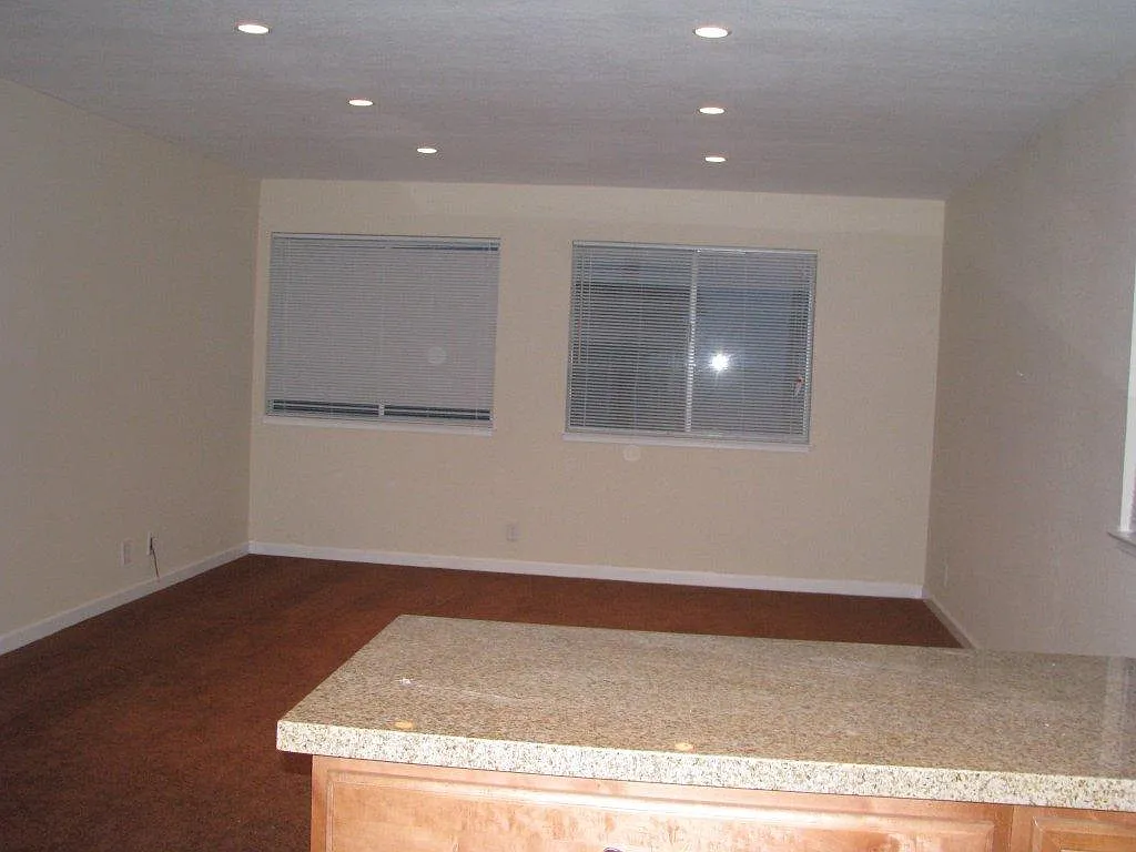 899 Hillside Blvd — Photo 2