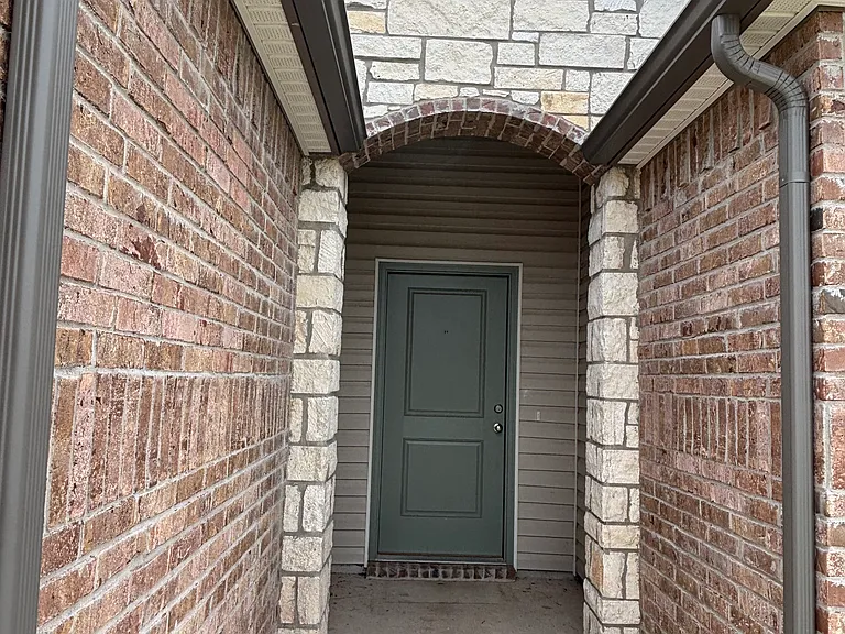 621 NW 120th Ter — Photo 2