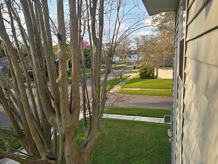 Balcony With View Of Lake Just 1 Block Away.