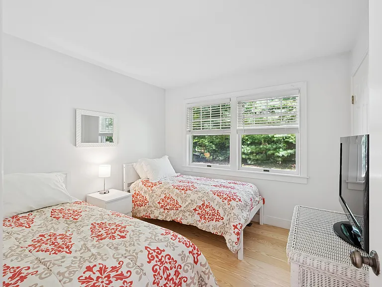 33 Corbin Ave — Photo 30