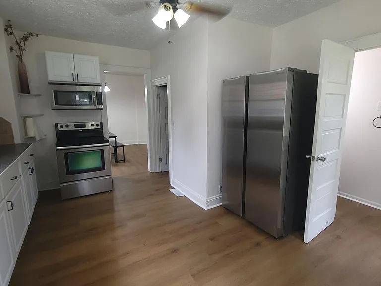 1401 Grant St — Photo 7