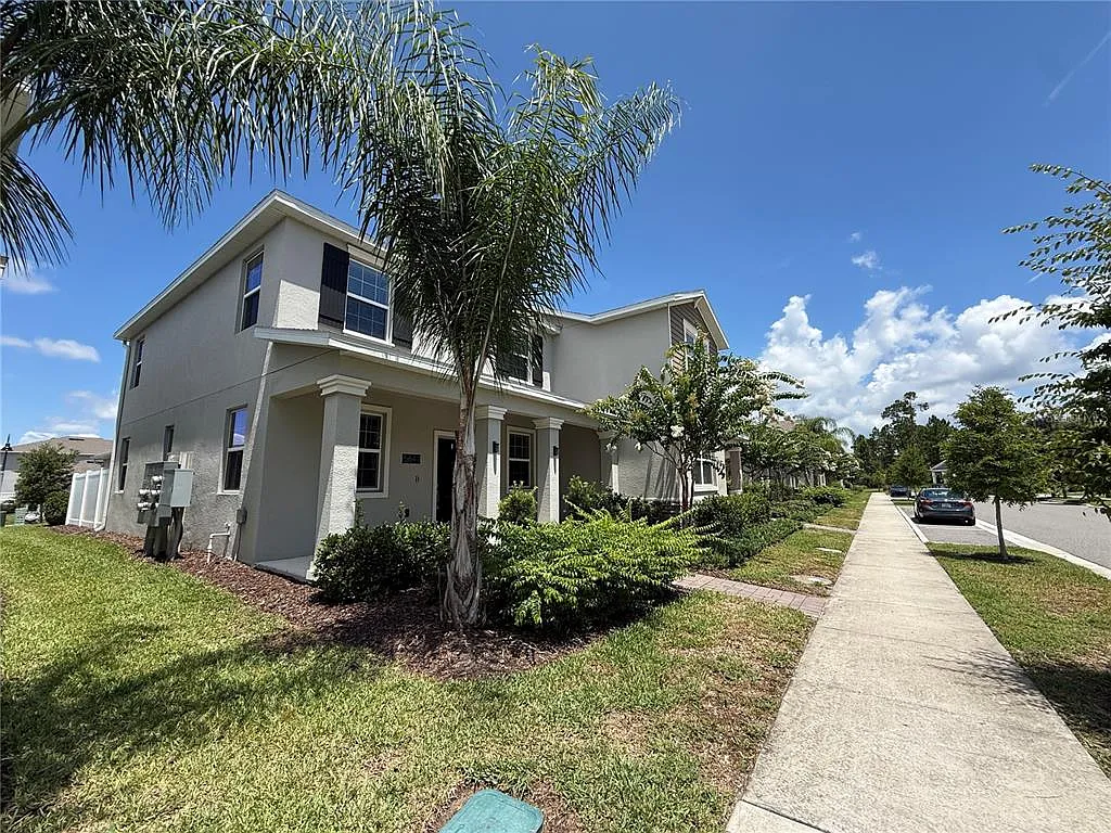3 bed, 2.5 bath, 1755 sqft, $2,350 — Photo 2