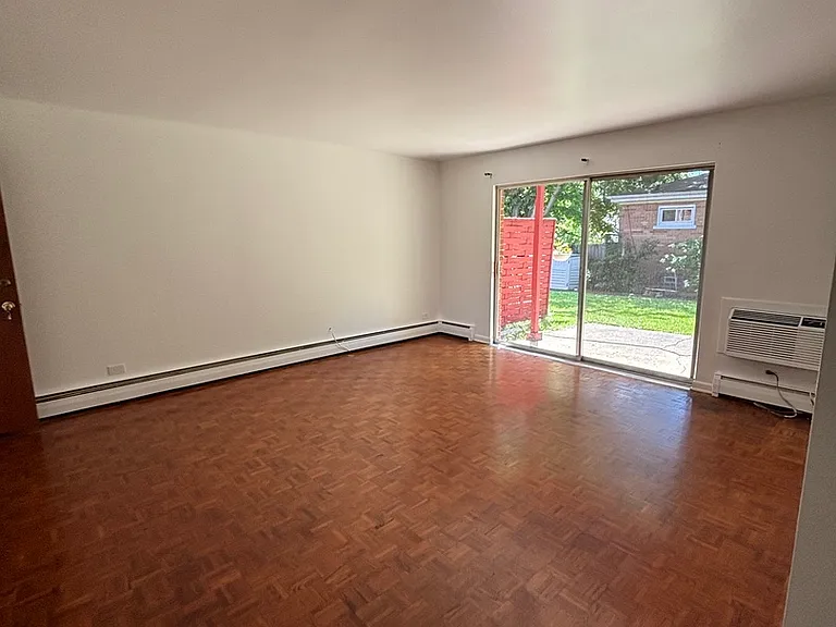 435 Burlington Ave #4 — Photo 2