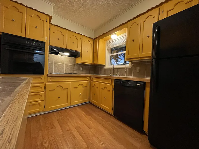 3323 Cherry St — Photo 12
