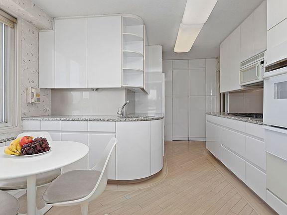 5th image of 3333 Henry Hudson Pkwy APT 6E