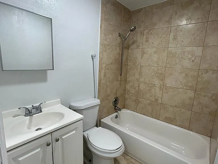 1119 NW 6th Ave #4 — Photo 11