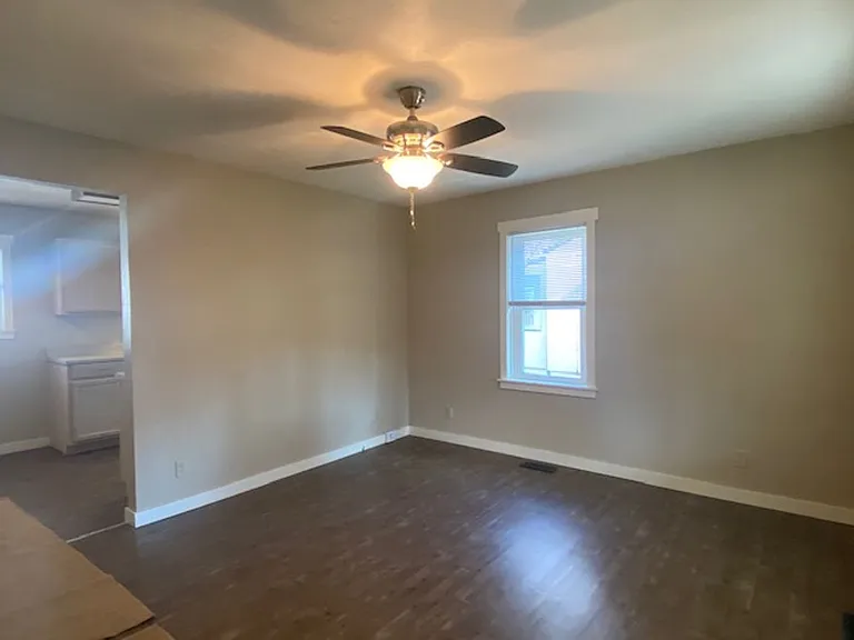 1701 E Belmont St — Photo 8