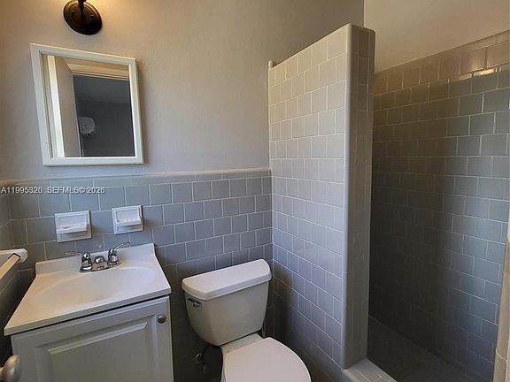4th image of 200 SE 3rd St #2