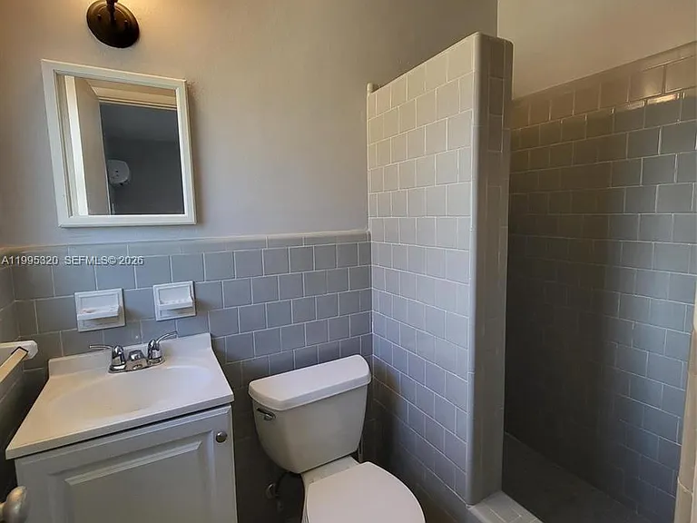 200 SE 3rd St #2 — Photo 4