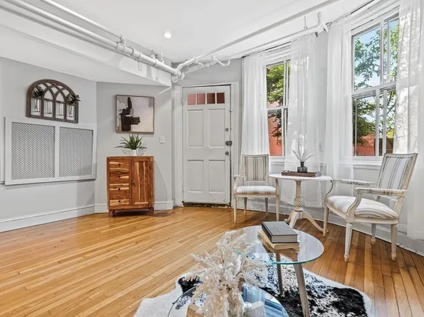 228 Beacon St APT 1A, Boston, MA 02116