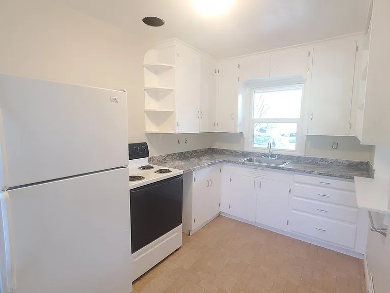 230 E Sussex Ave — Photo 5