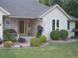 2225 Sunset Dr, Reedsburg, WI 53959